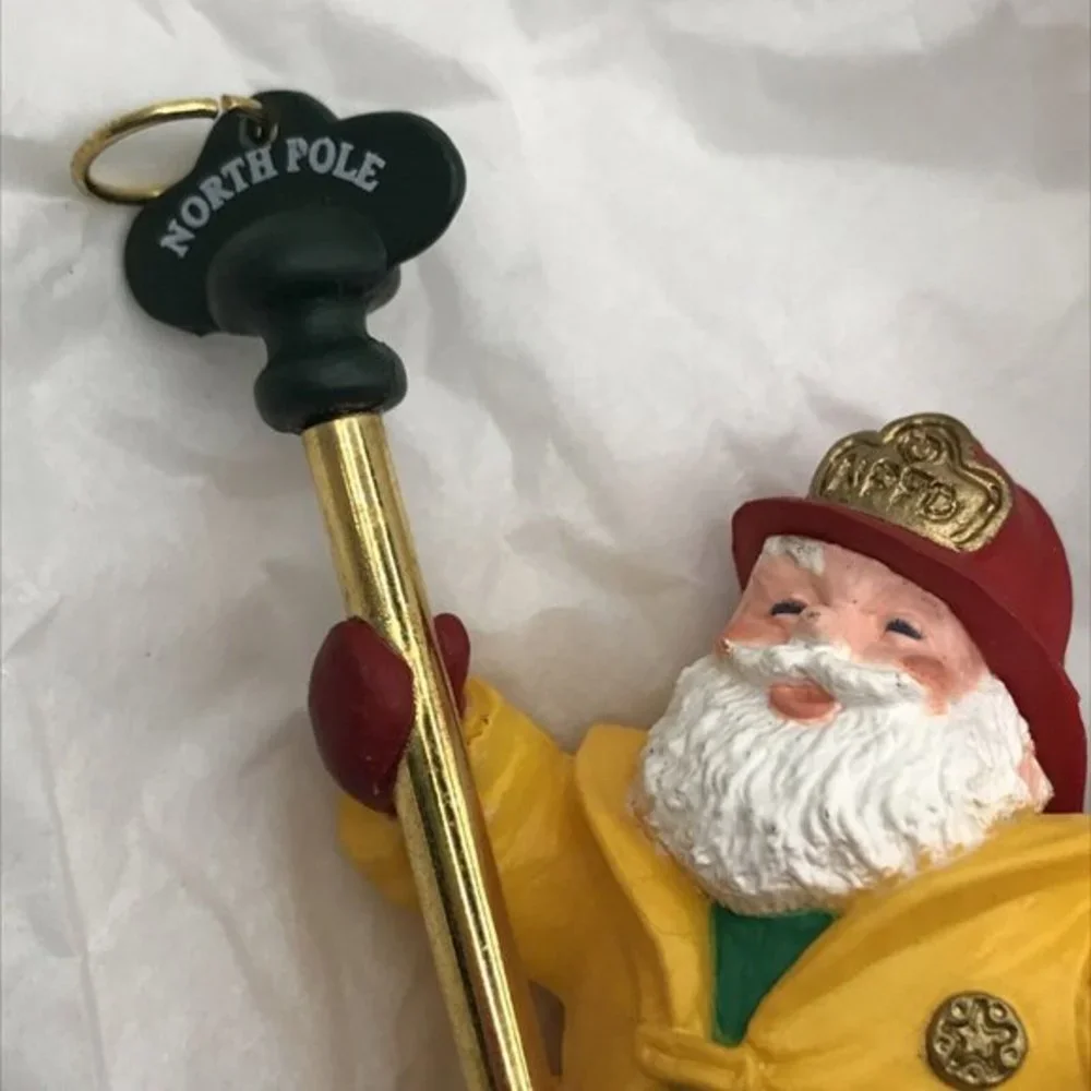 Hallmark '1992 NORTH POLE FIRE‎ FIGHTER' Keepsake Ornament (Christmas)
